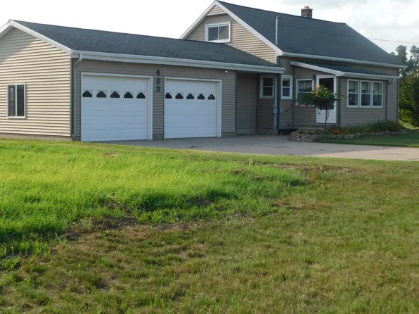489 S Catalpa Ave, White Cloud, MI 49349