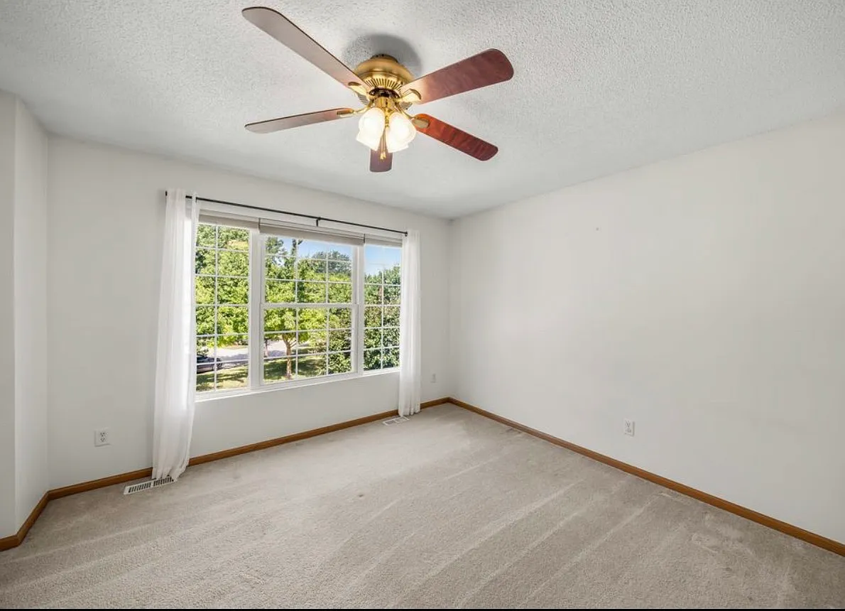 2 bed, 1.5 bath, 1368 sqft, $2,000 — Photo 2
