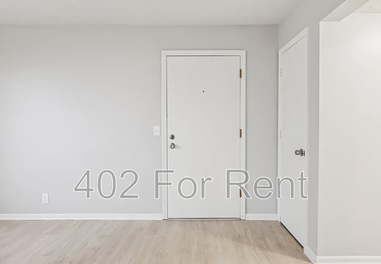 8005 S 48th Ave #2 — Photo 8