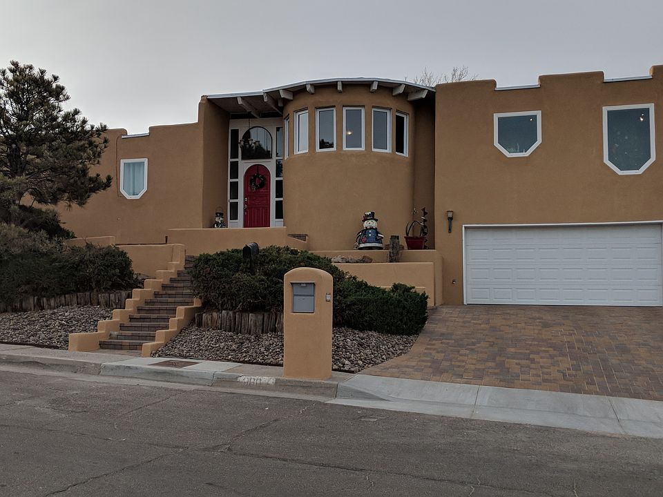 1st image of 900 Matador Ave SE