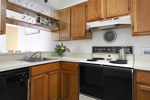 60 Gibson St #103 — Photo 8
