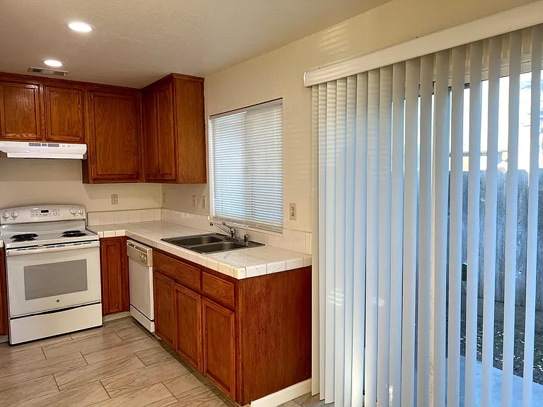 657 Chestnut St #657 — Photo 7