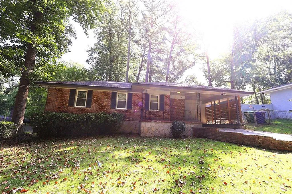 3 bed, 1.0 bath, 1152 sqft, $1,595 — Photo 1