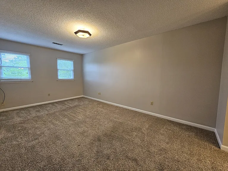 2319 Hydas Ln — Photo 8