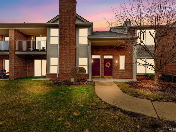 43427 Claremont Dr E, Clinton Township, MI 48038