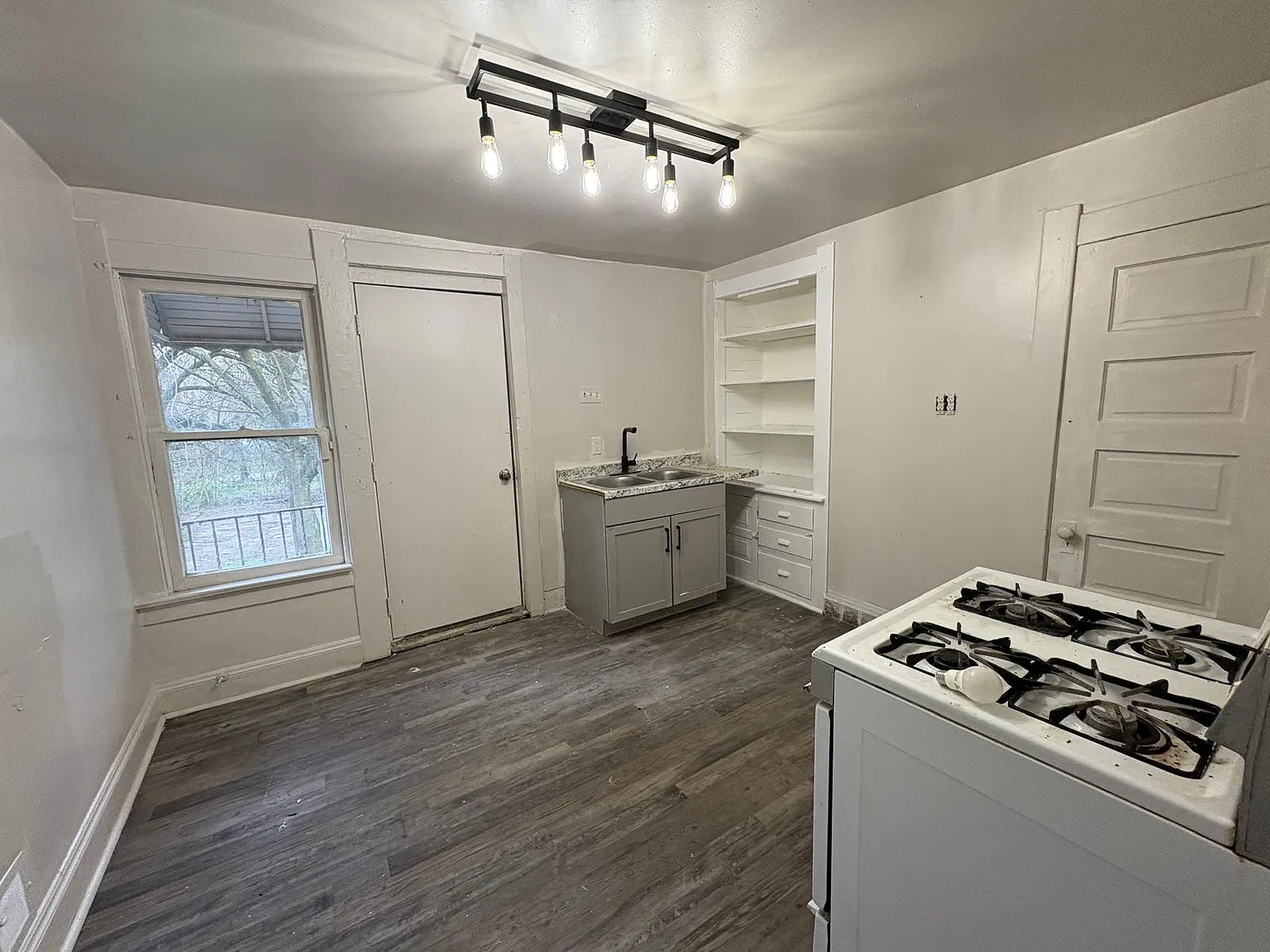 2 bed, 750 sqft, $675 — Photo 1