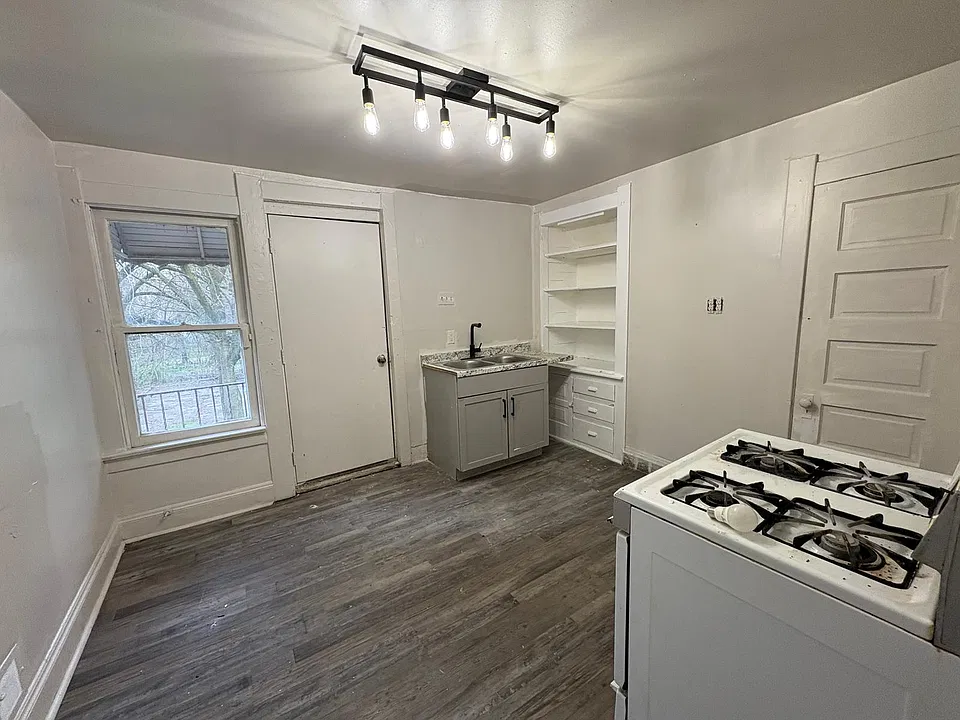 1459 Belmont Ave #UPPER