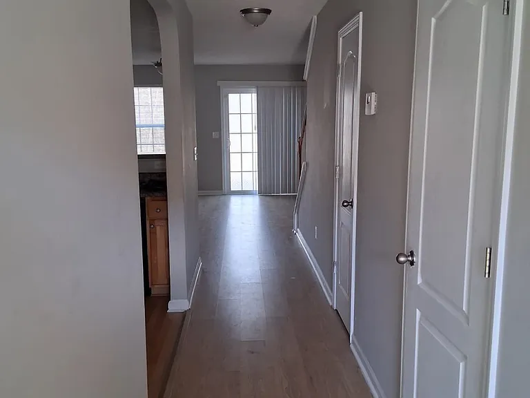161 Shenandoah Dr — Photo 2