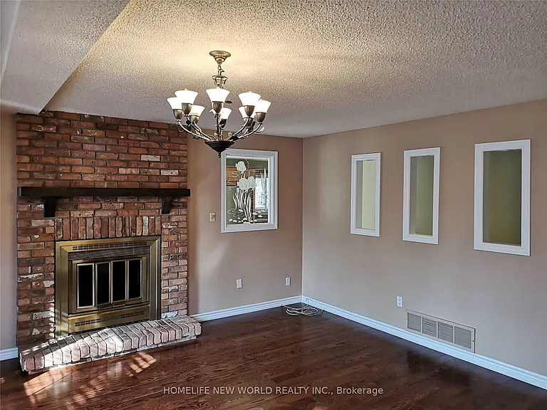 41 Ambleside Cres — Photo 4