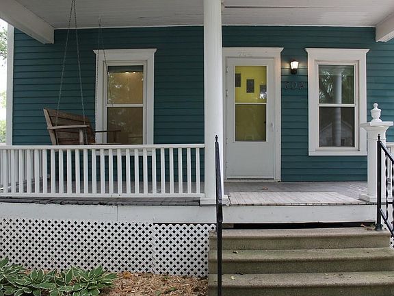 3rd image of 704 Clinton St