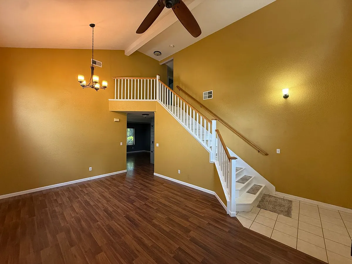 Building Photo - 8921 Altameda Pl