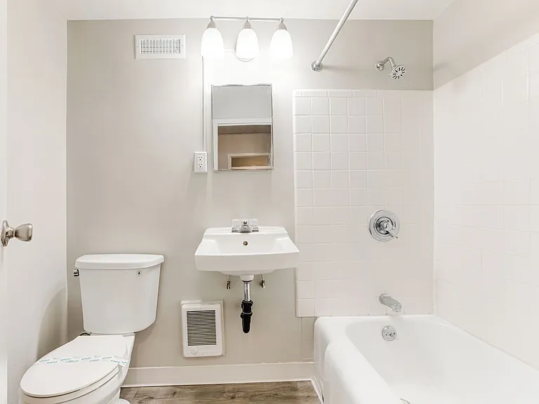 The Lee Apartments — Photo 8