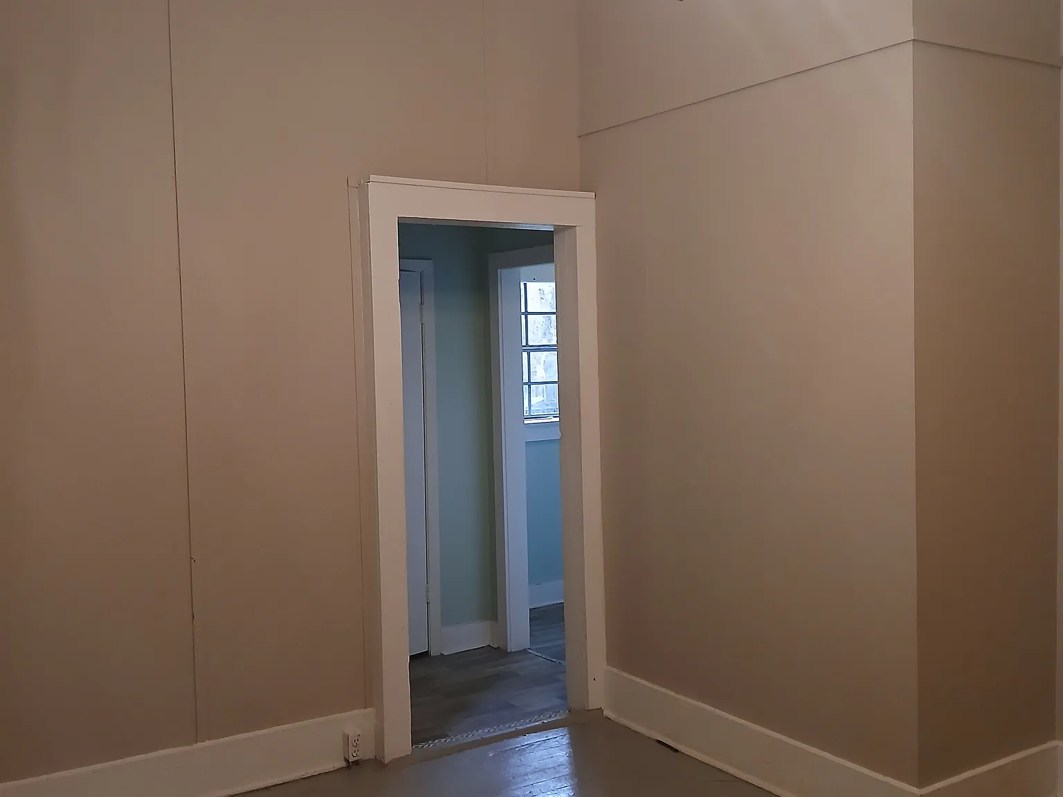 Studio, 250 sqft, $700 — Photo 2