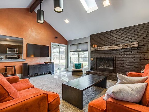 2nd image of 301 Bodart Ln