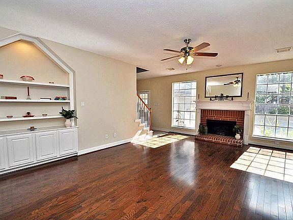 4th image of 19619 Cottage Park Cir