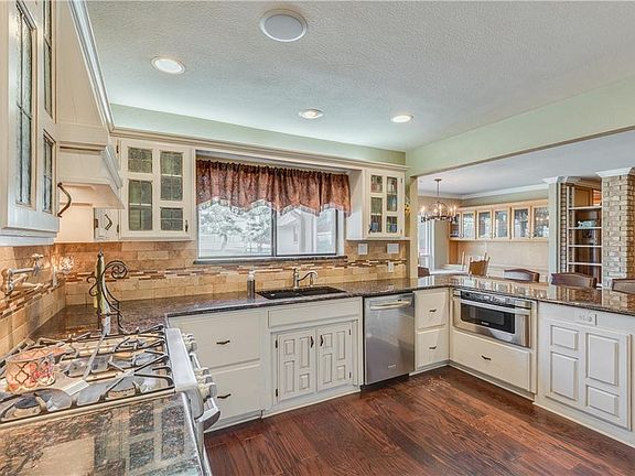 2nd image of 3317 Redstone Dr