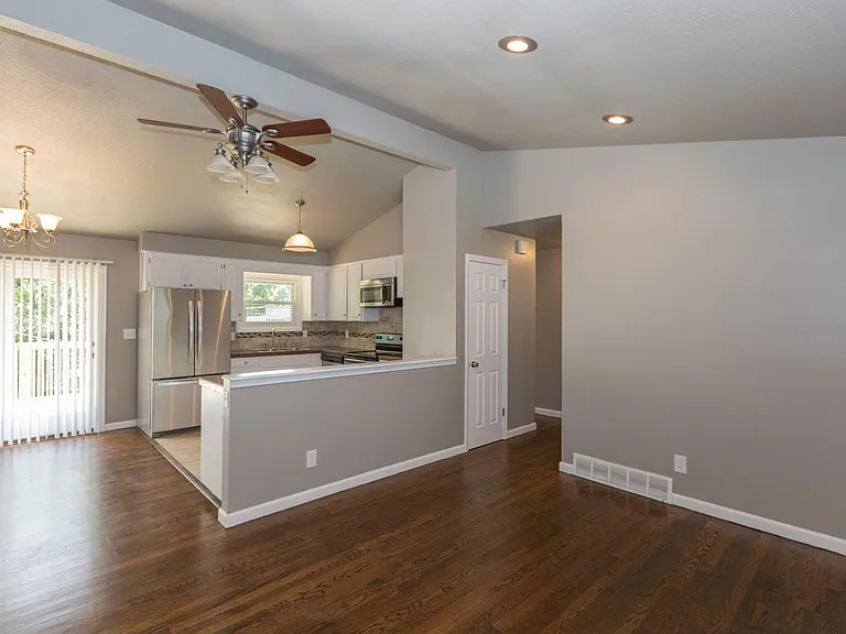 7001 NW Coronado St — Photo 13