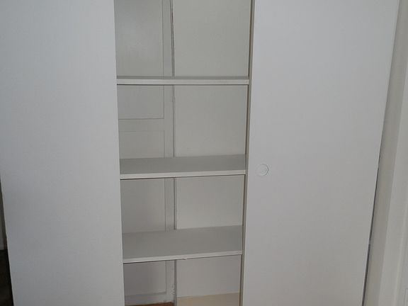 Bathroom / linen storage