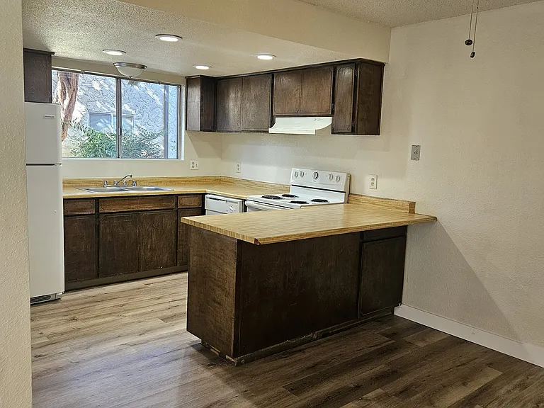 Whispering Trees Apartments — Photo 17