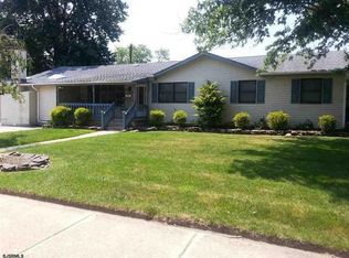 650 Hollywood Dr, Northfield, NJ 08225