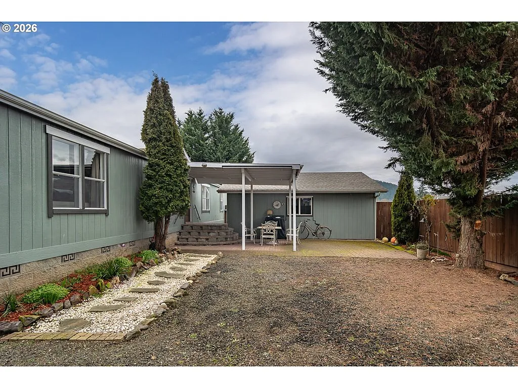 189 Raintree Ave photo 1