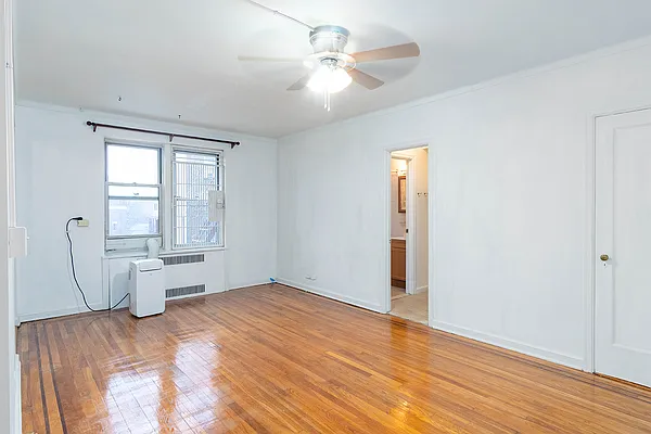 Sold by Rhona Realty | media 1