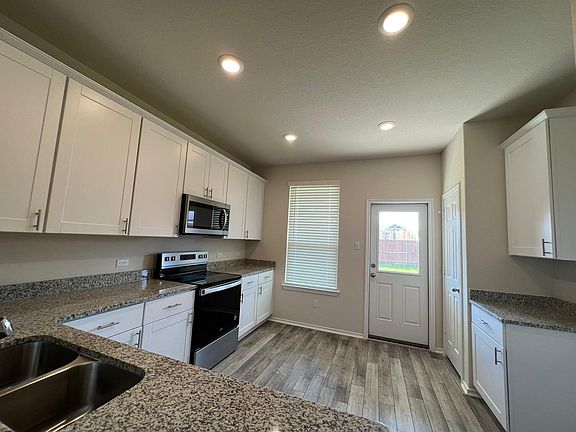 2nd image of 40 Pacific Loon St