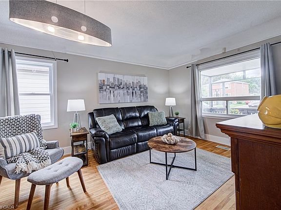 5th image of 176 Edwin St