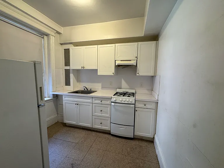 120 Warren St #1 — Photo 8