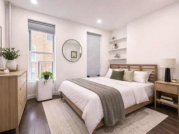 2nd image of 139 Mulberry St APT 9