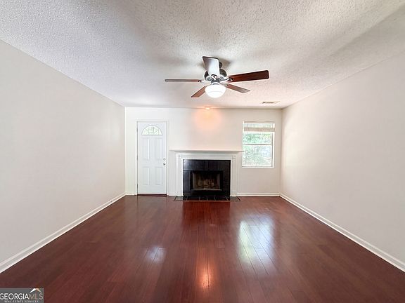 3rd image of 3753 Soapstone Rd