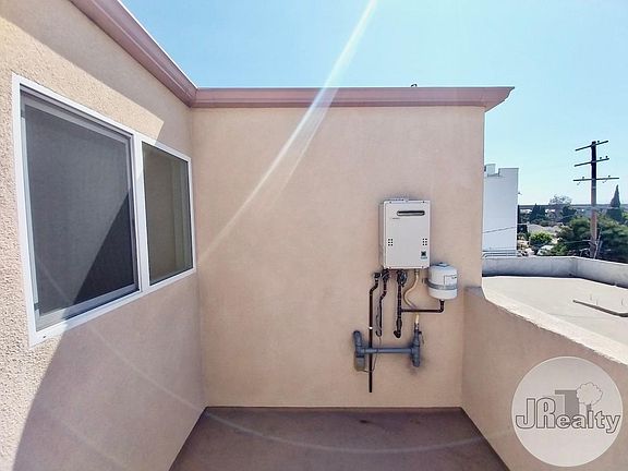 4th image of 2585 S Sepulveda Blvd #6