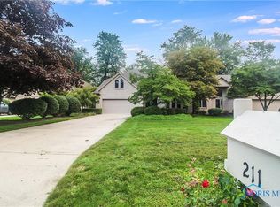 211 Stone Oak Ct, Holland, OH