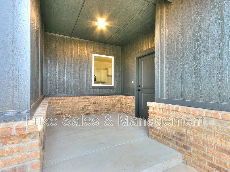3 bed, 2.0 bath, 1445 sqft, $1,645 — Photo 3