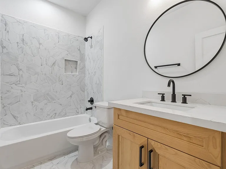 8805 Parkway Dr — Photo 13