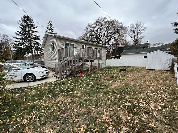 3rd image of 212 10th Ave S