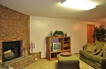 3rd image of 625 E Showalter St