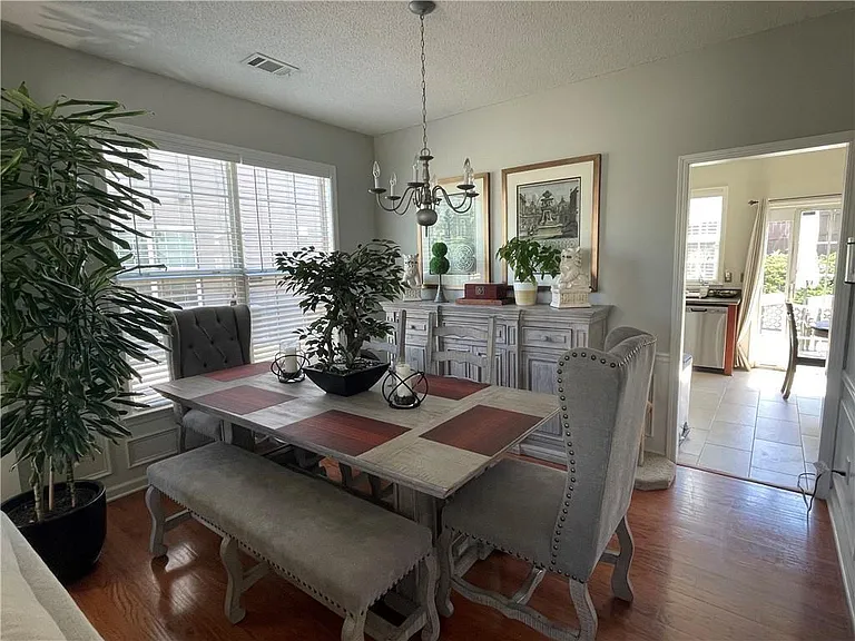 8960 Friarbridge Dr — Photo 4
