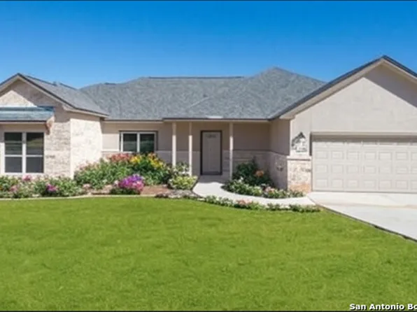120 Grand Vw, Floresville, TX 78114