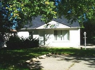 8420 Cooley Beach Dr, White Lake, MI 48386