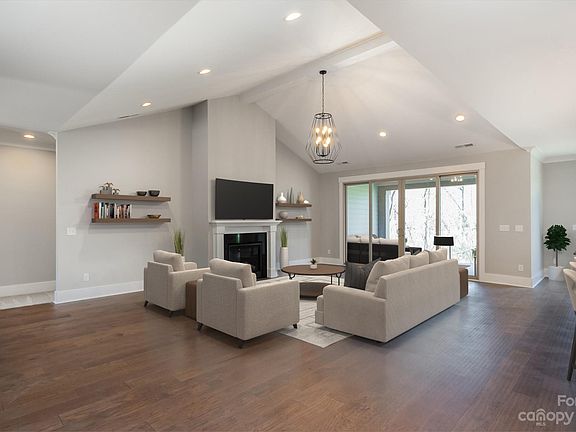 2nd image of 2070 Landry Ln #231