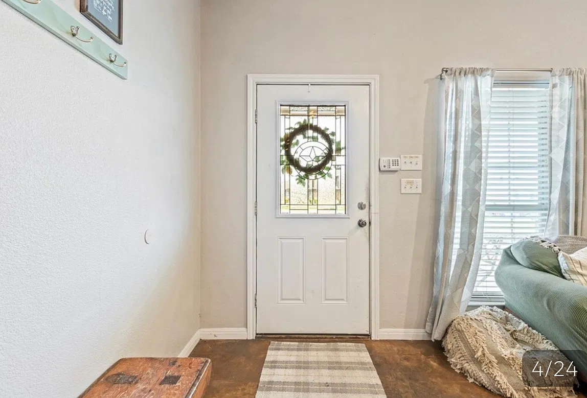 4 bed, 1920 sqft, $2,840 — Photo 4