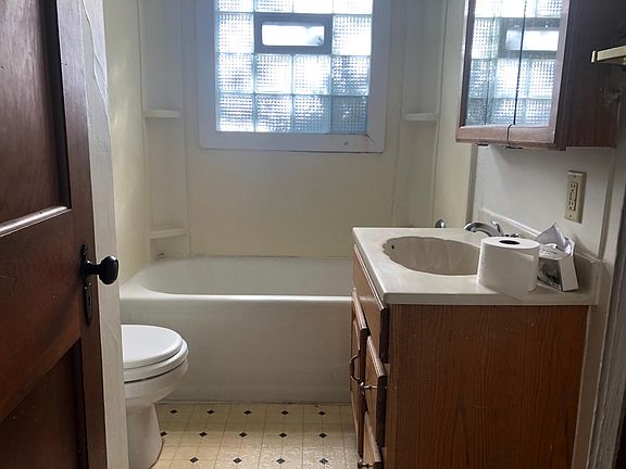 2nd image of 136 N 30th St #136