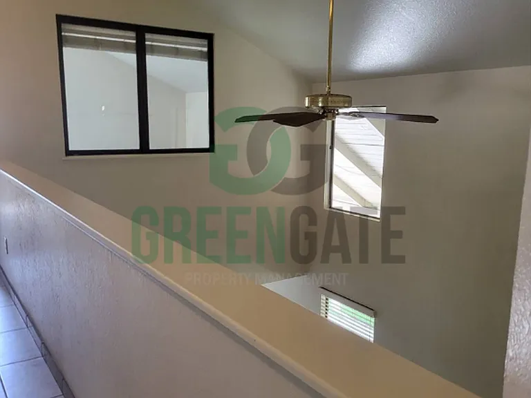 2428 Woodvale Dr — Photo 41