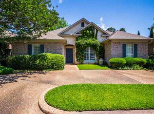 2204 Robbinwood Ln, Longview, TX 75601