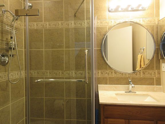 3rd image of 6908 Victoria Dr Unit A