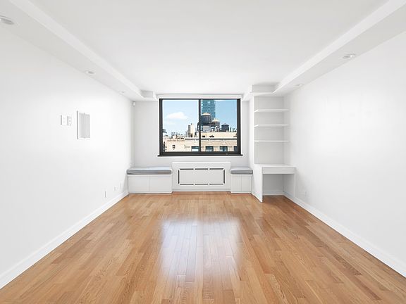 2nd image of 275 W 96th St APT 20B