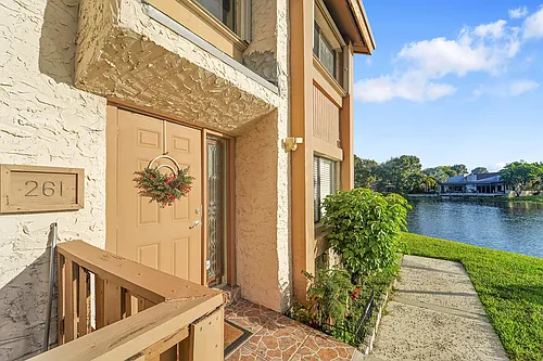 261 Wimbledon Lake Dr Photo 1