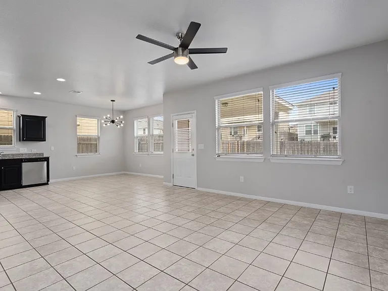 232 Triumph Rd — Photo 21