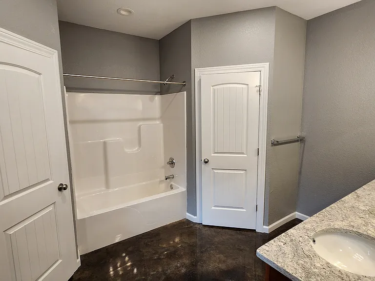 2204 Everett Dr — Photo 12
